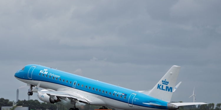 klm embraer schiphol