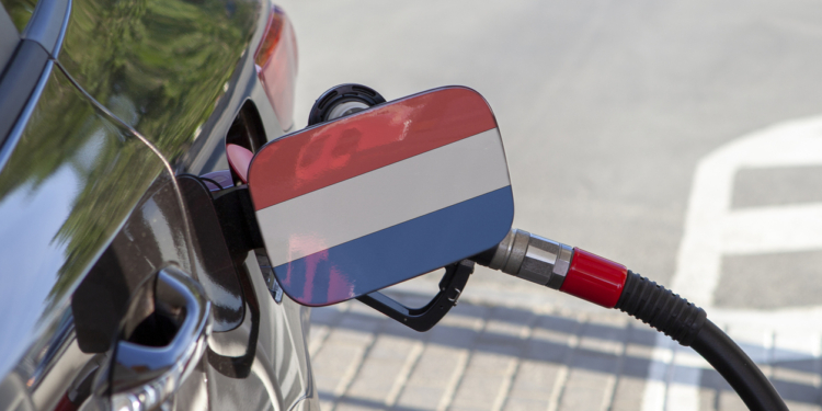 tanken auto nederland benzine pompstation gasoline olie
