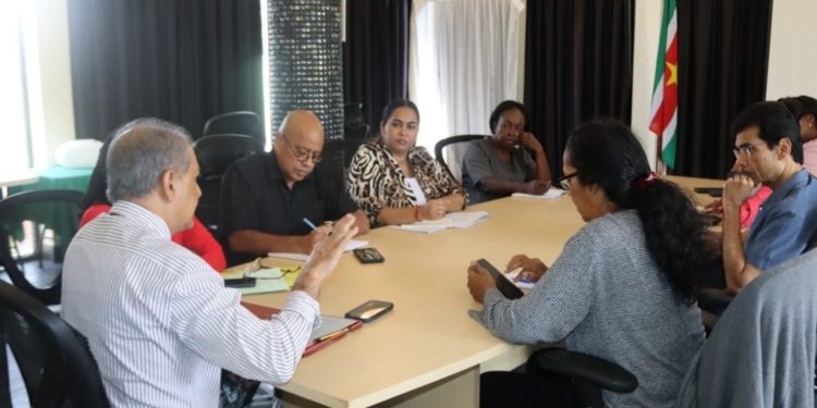 Dr Raj Jadnanansing Onderminister VWA bij Stakeholdersoverleg 1 1024x683