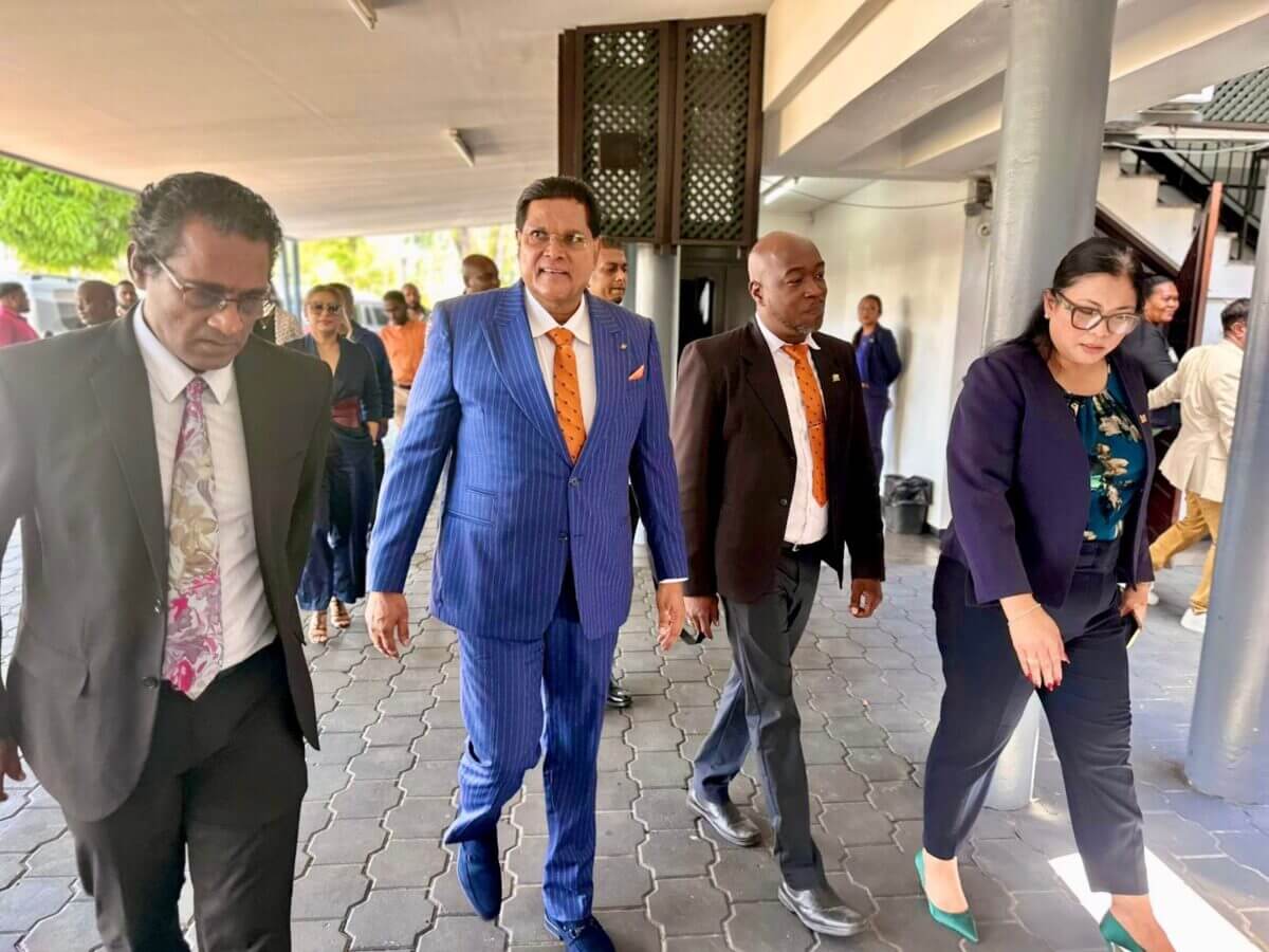 santokhi en van samson