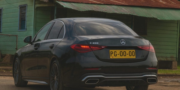 suriname auto mercedes