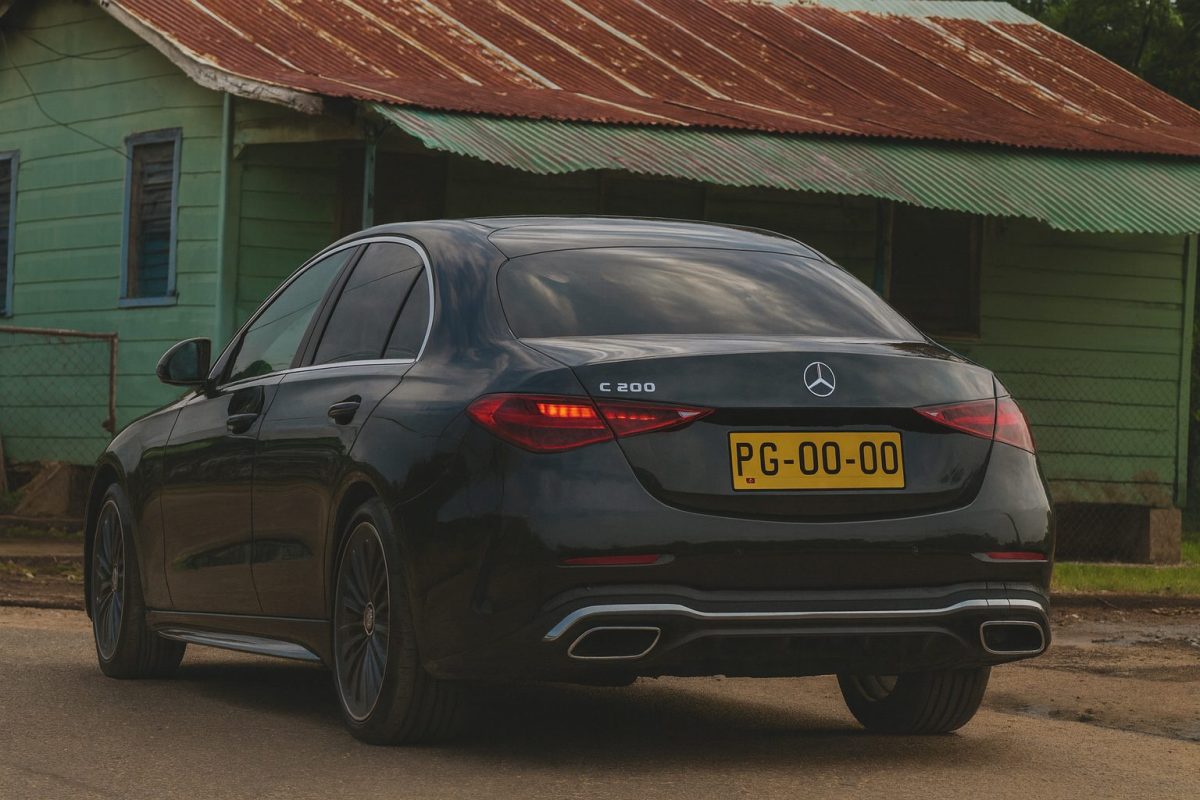 suriname auto mercedes