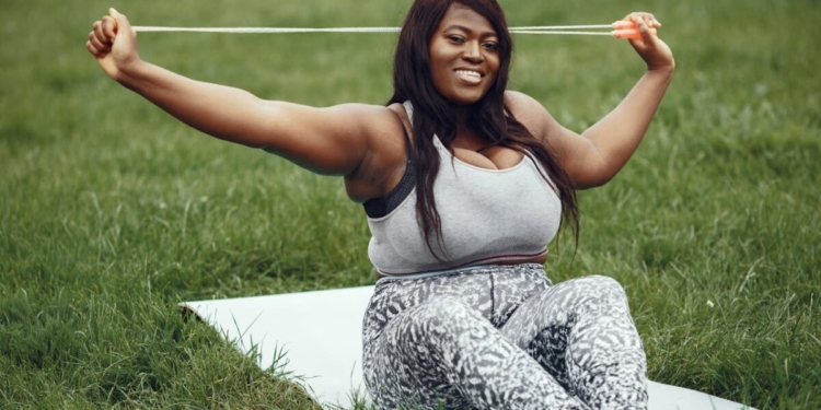 vrouw dame fitness sporten trainen gym