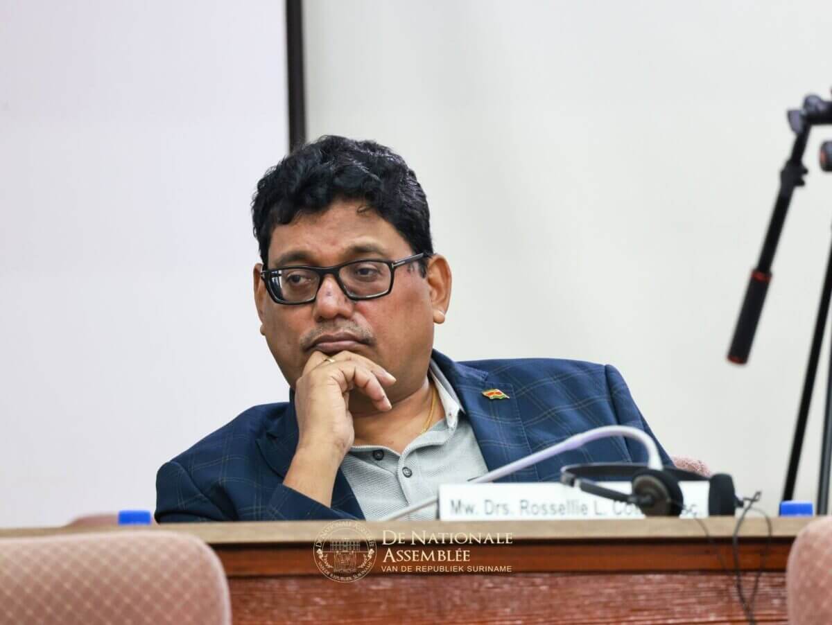 gajadien vhp parlement dna