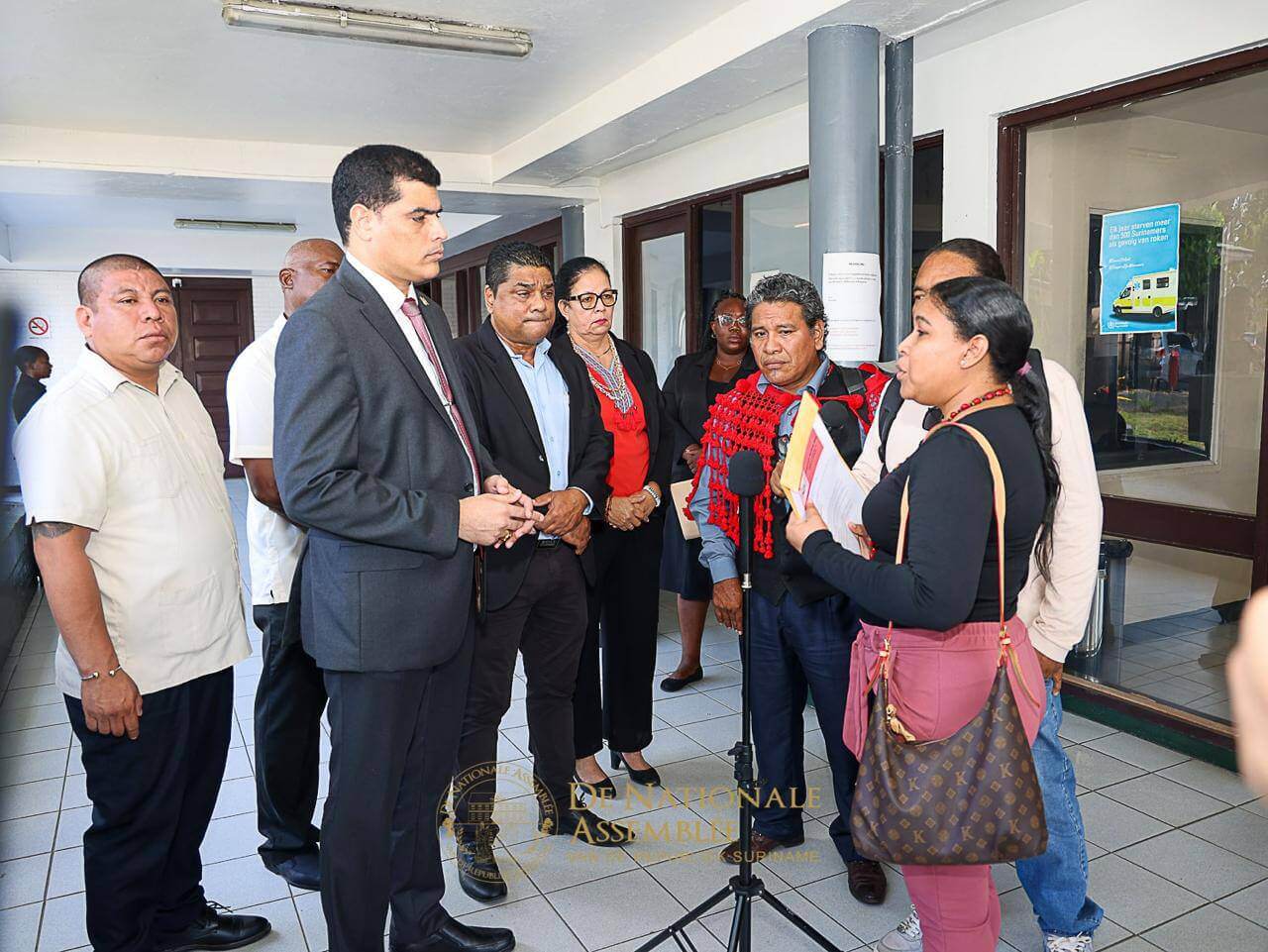 inheemsen pikin saron adhin