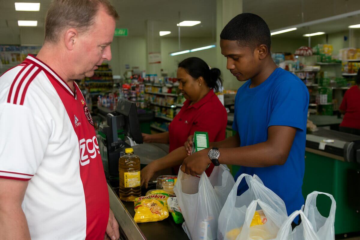 nederlander supermarkt suriname