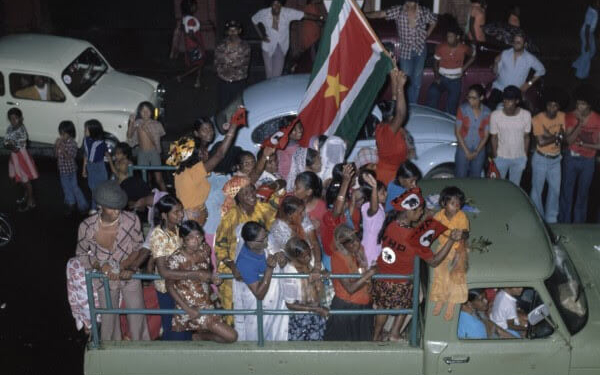 onafhankelijkheid 1975 suriname
