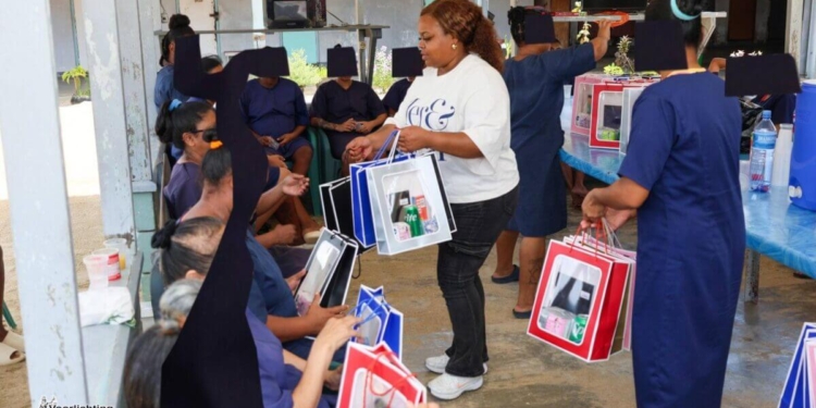 vrouwen in cellenhuis