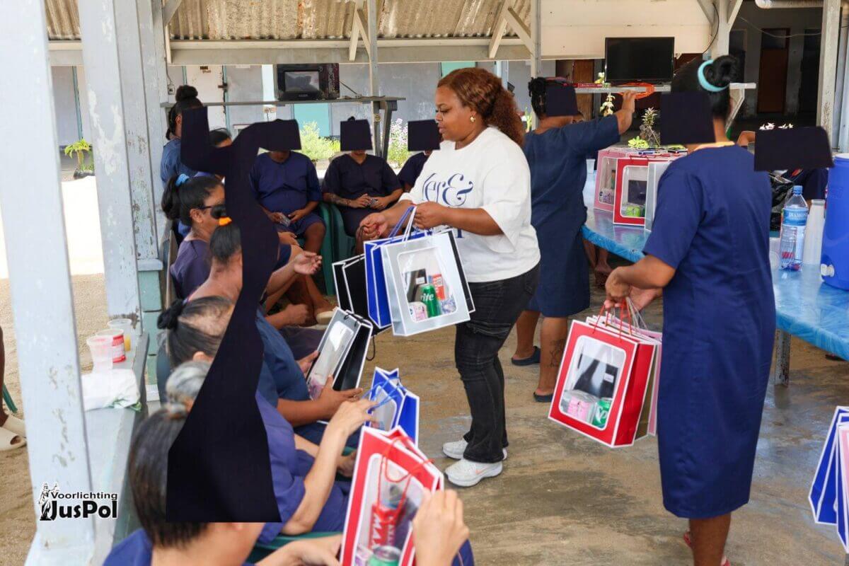 vrouwen in cellenhuis