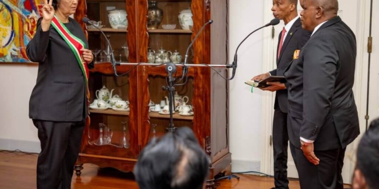 Beëdiging Ricardo Panka is door president Jennifer Simons