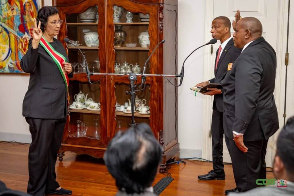 Beëdiging Ricardo Panka is door president Jennifer Simons