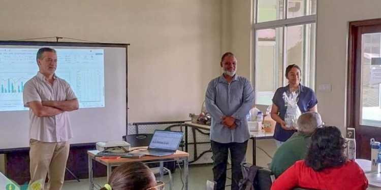 Dr Gomez en het surveillance­team van het directoraat Veeteelt