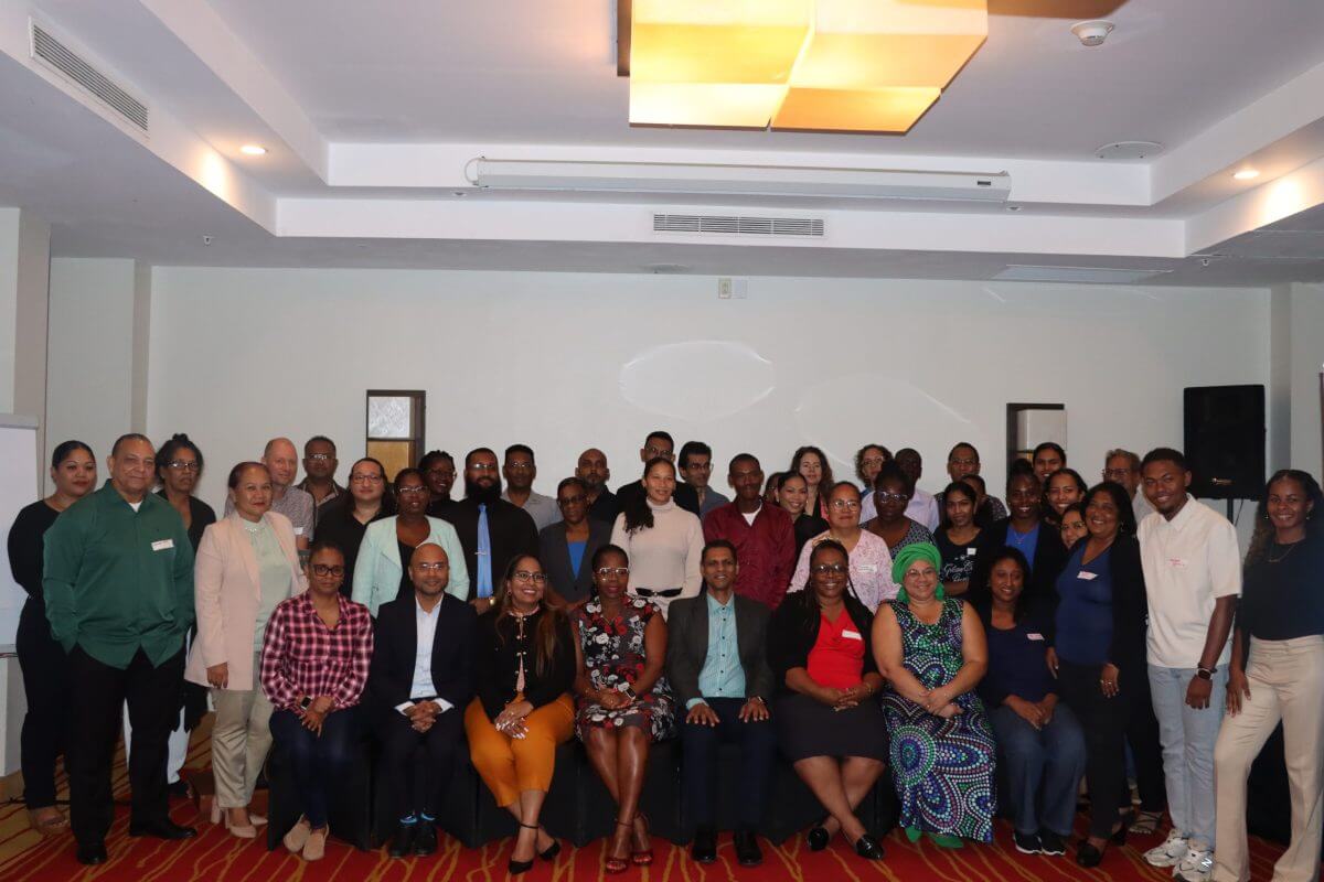 Stakeholdersconsultatie van Volksgezondheid met steun van PAHO/WHO