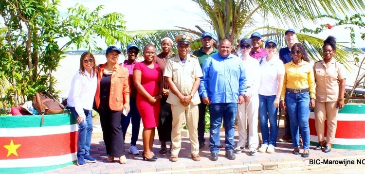 delegatie IDB in Marowijne