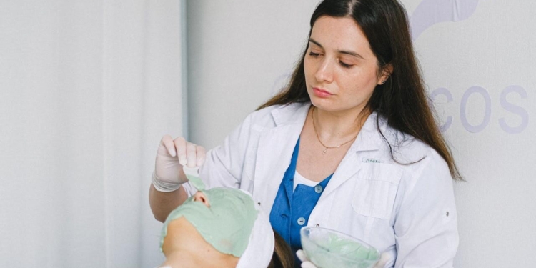 gezichtsbehandeling beauty schooheidsbehandeling