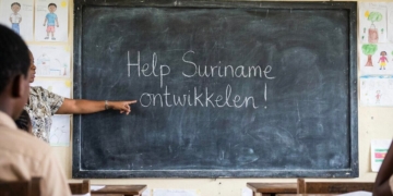 suriname ontwikkeling
