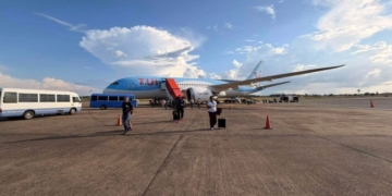 tui 787 zanderij