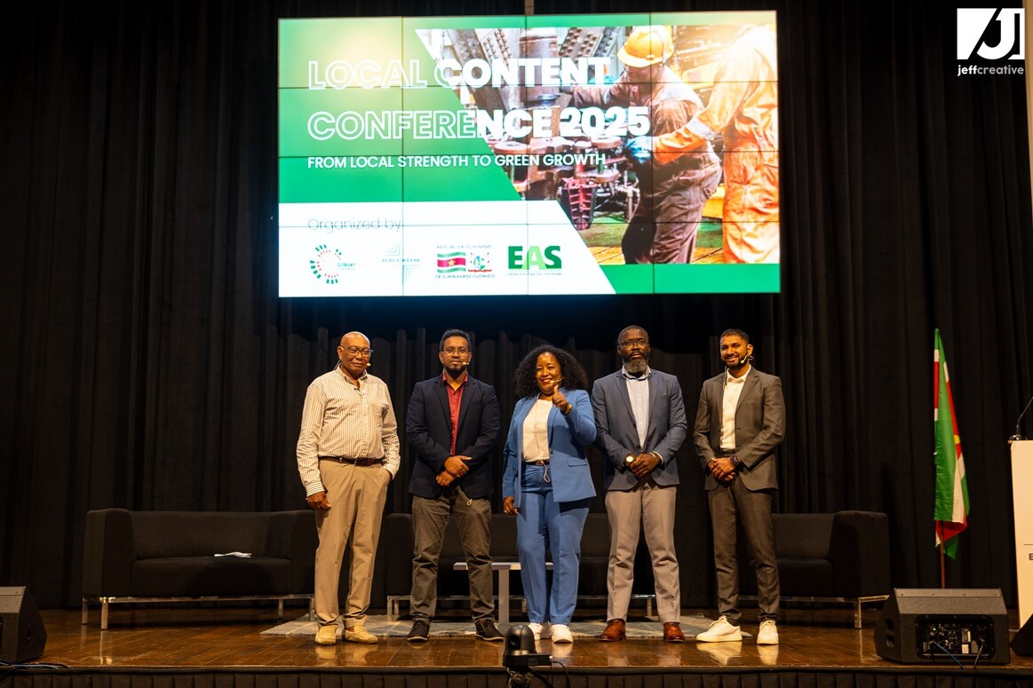 vlnr Glenn Truideman Kamlesh Ganesh Angela van der Kooye Mavrick Boejoekoe en Anvit Ramlakhan