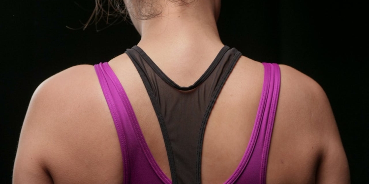 vrouw dame gym trainen sport