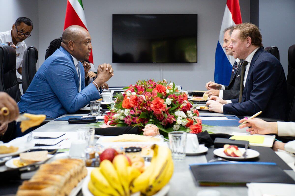 Minister Bouva en Nederlandse ambtgenoot versterken samenwerking tijdens Koninklijk staatsbezoek