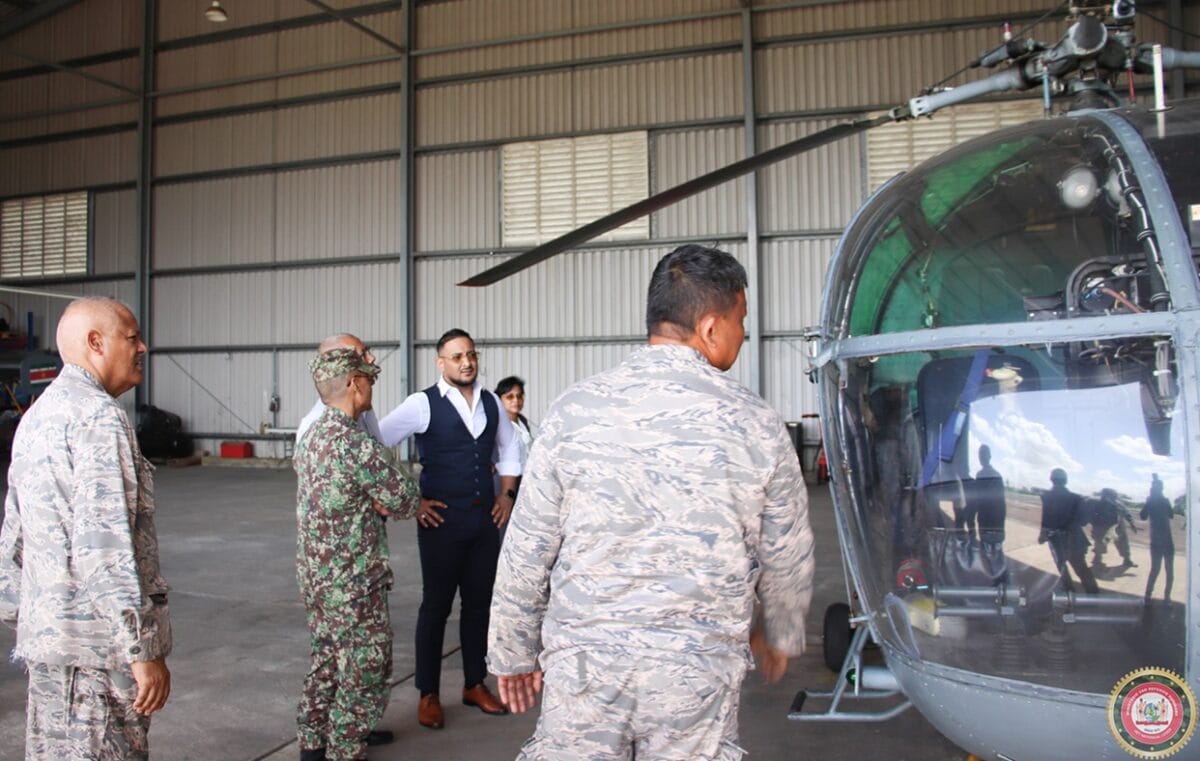 Minister Ramsaran “Onderhoudswerkzaamheden Chetak helikopters gestart”2