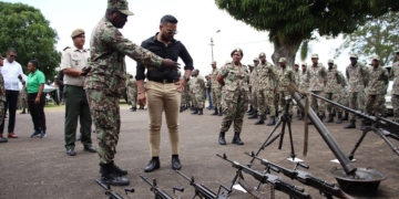 Minister Ramsaran op werkbezoek bij de Landmacht10