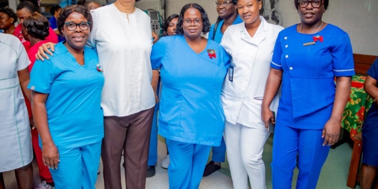 Simons met verpleegkundigen