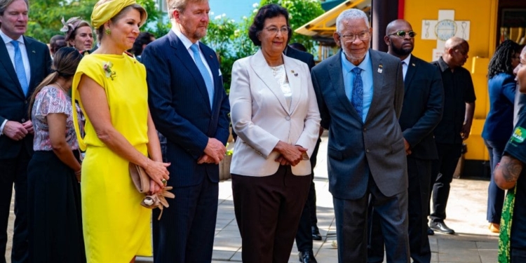 Koningspaar en president brengt bezoek aan Villa Zapakara