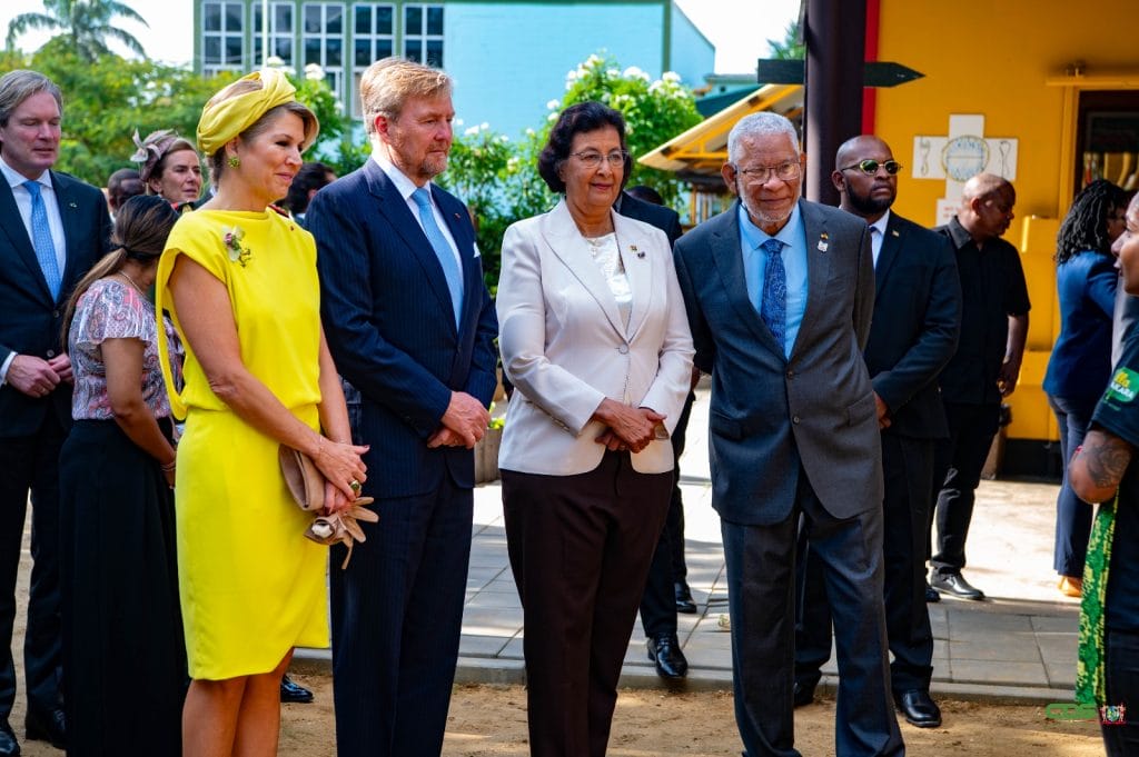 Koningspaar en president brengt bezoek aan Villa Zapakara