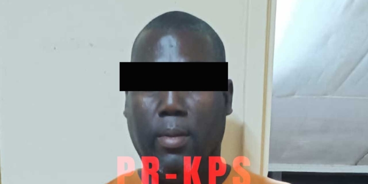 In het voertuig bevonden zich de taxichauffeur H.A. (40) en de twee passagiers S.D. (52) en A.M. (48)