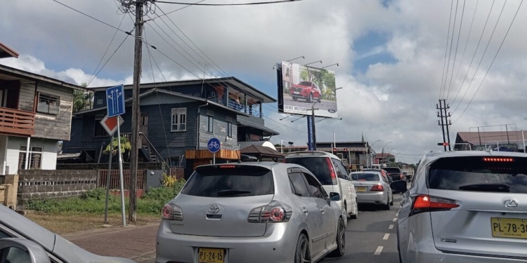 file verkeer paramaribo