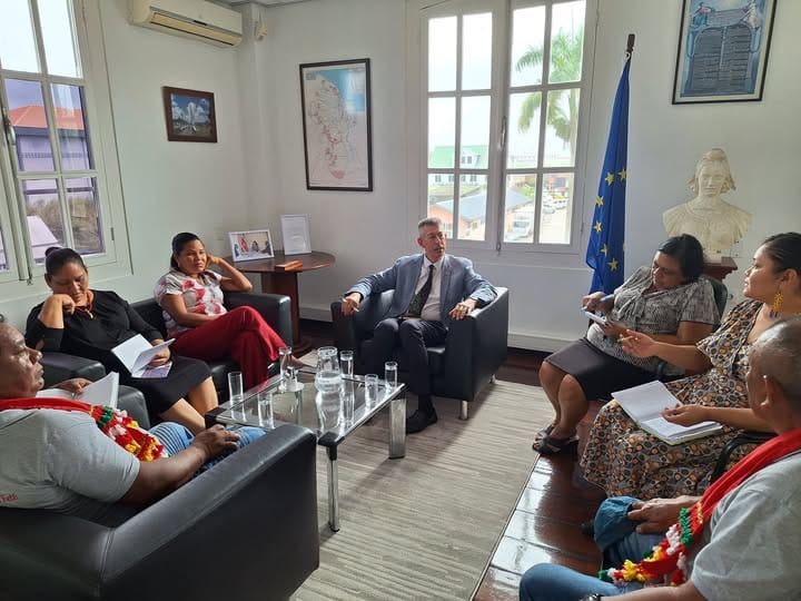 franse ambassadeur inheemsen