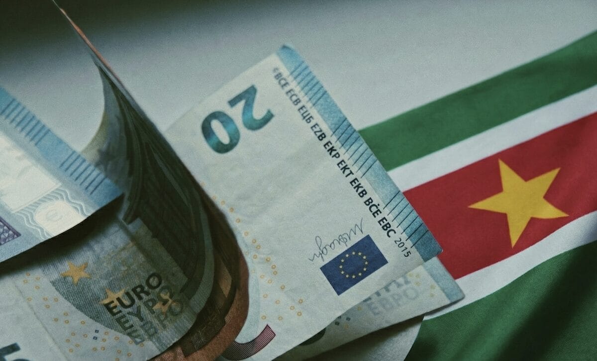geld euro suriname