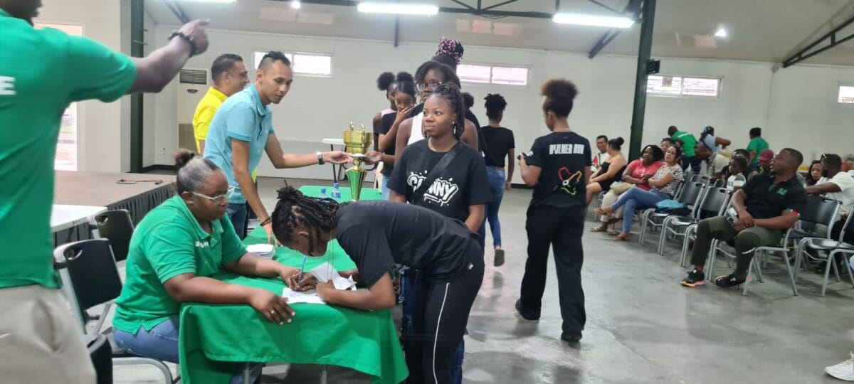 inter guyanese spelen