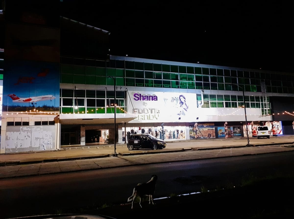 maretraite mall paramaribo