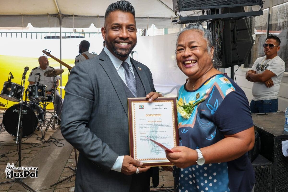 monorath gepensioneerden gehuldigd