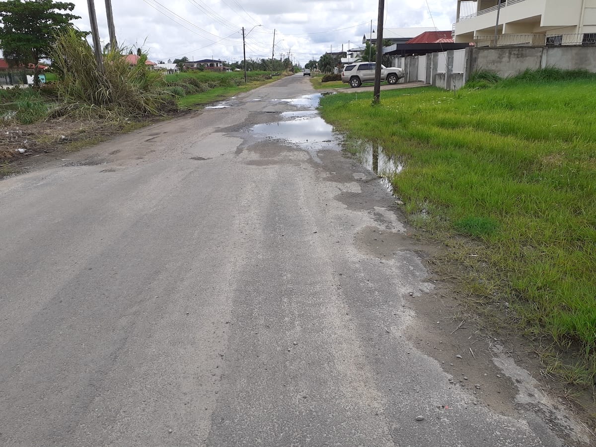 paramaribo buurt troittoir lopen wandelen