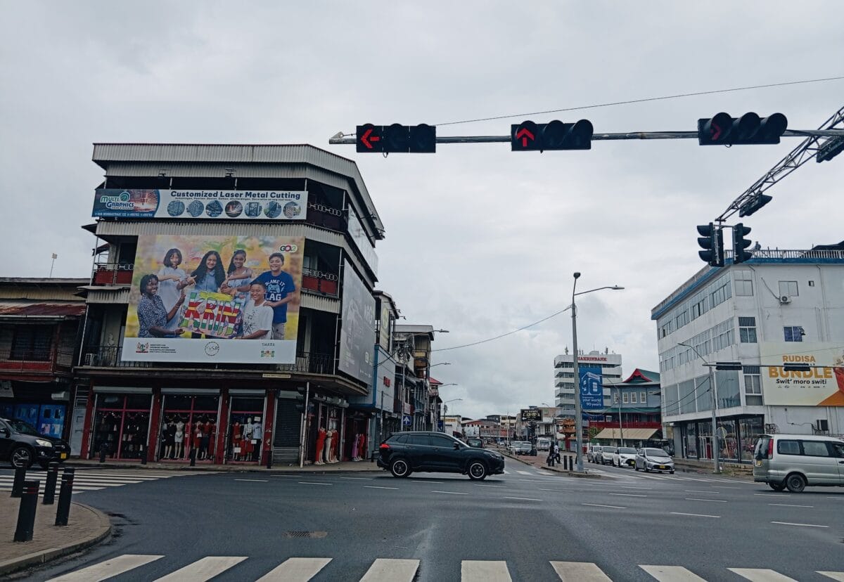 paramaribo suriname verkeer stoplicht