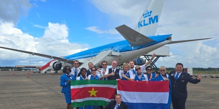 suriname nederland zanderij klm