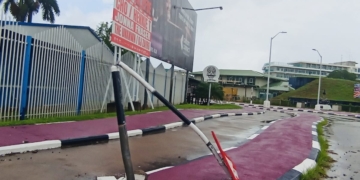 verkeer fietspad suriname paramaribo bord