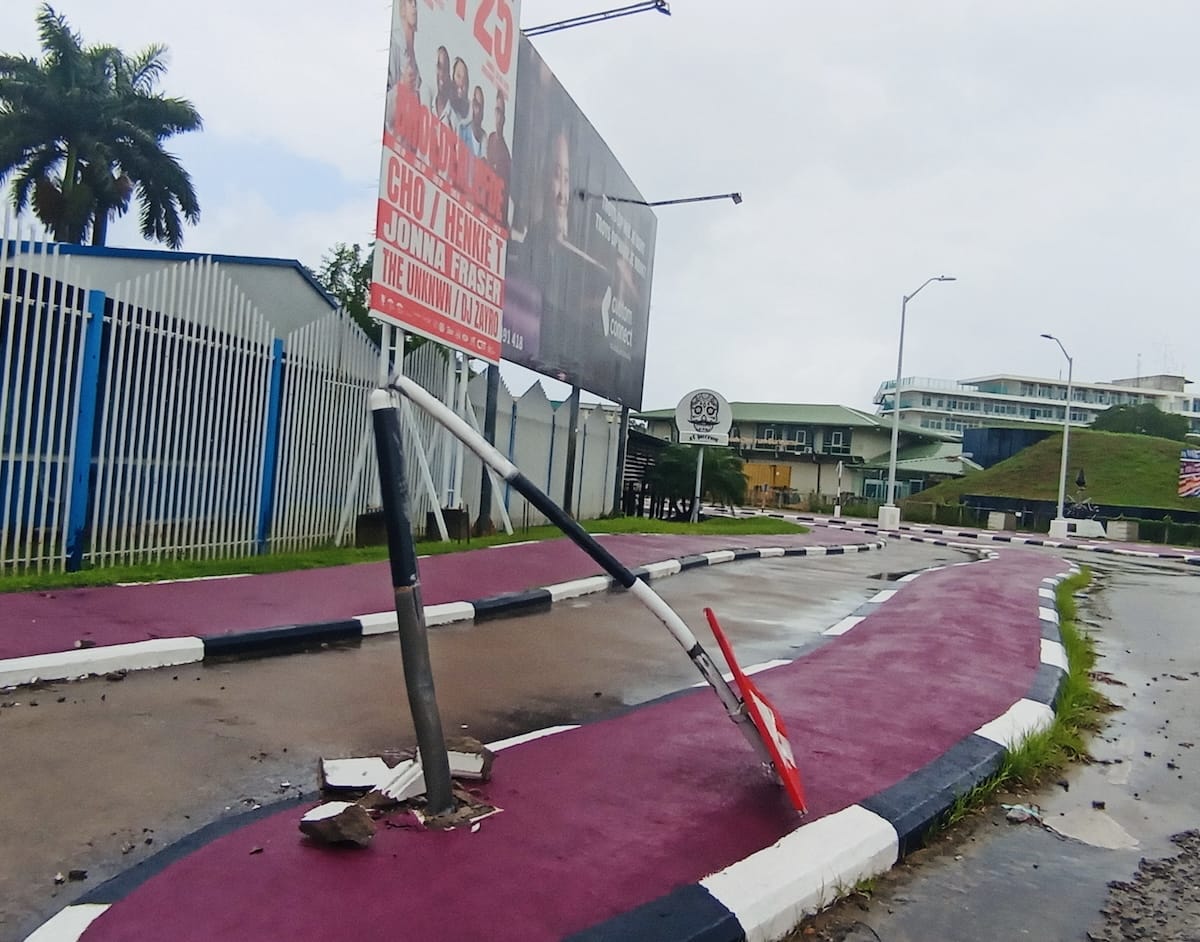 verkeer fietspad suriname paramaribo bord