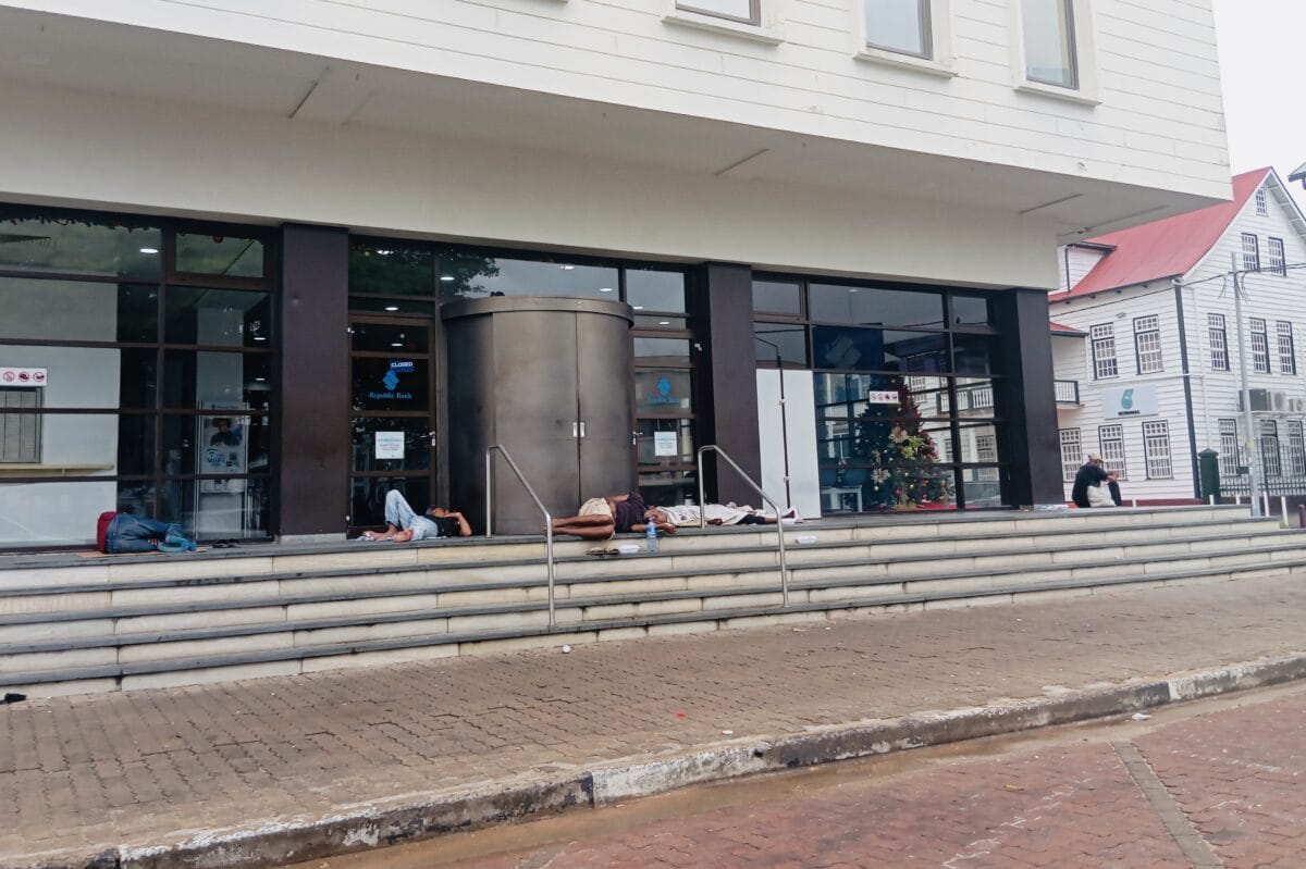 zwervers republic bank suriname paramaribo 2