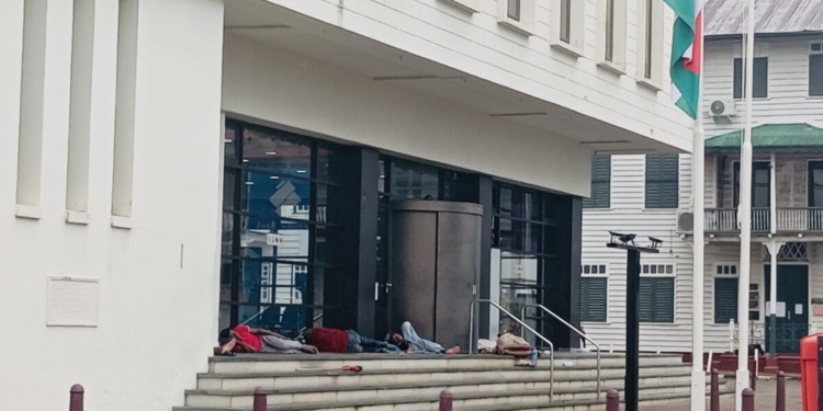 zwervers republic bank suriname paramaribo