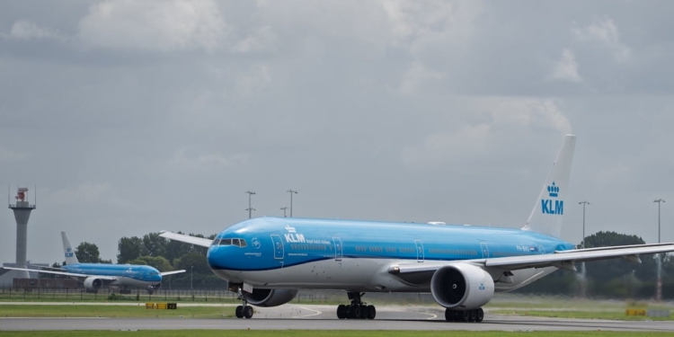 KLM Boeing 777 op Schiphol