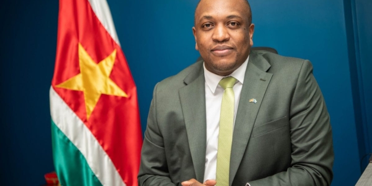 Minister Melvin Bouva