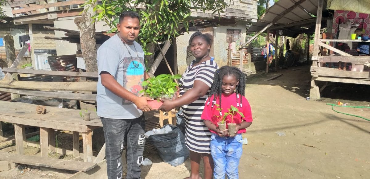 Plantenmateriaal van LVV moet gezin helpen besparen op voedselkosten en werken aan zelfredzaamheid.