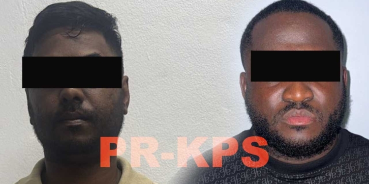 Politie van bureau Geyersvlijt hield twee verdachten aan voor oplichting met valse bankbewijzen.