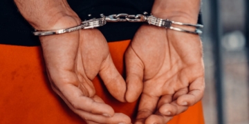 handboeien arrest aanhouding verdachte 2 gevangeni 3