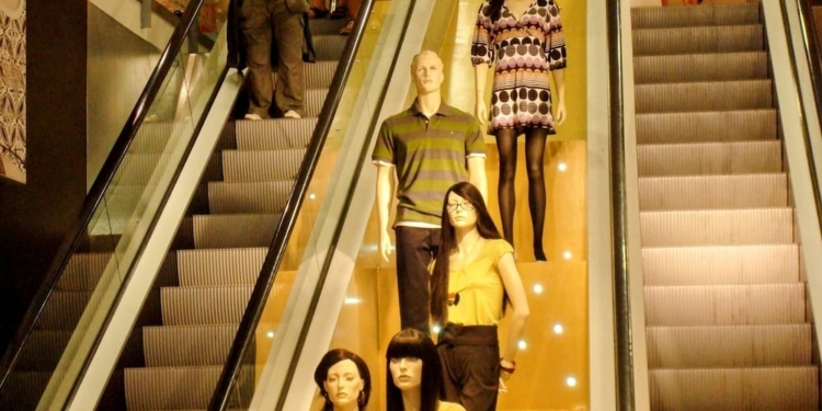 roltrap winkel warenhuis winkelen shoppen