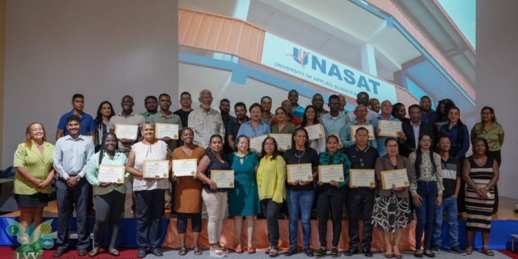 Minister Noersalim tijdens informatiebijeenkomst voor eerstejaarsstudenten USTI-Agro opleiding